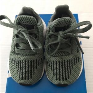 Adidas Swift Run Size 4 olive